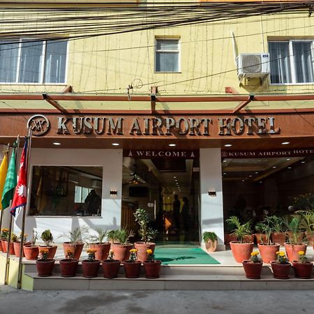 Kusum Airport Hotel Katmandú Exterior foto